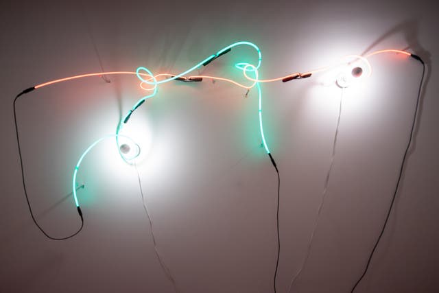 <p>Keith Sonnier’s ‘Neon Wrapping Incandescent V’ (1970)</p>